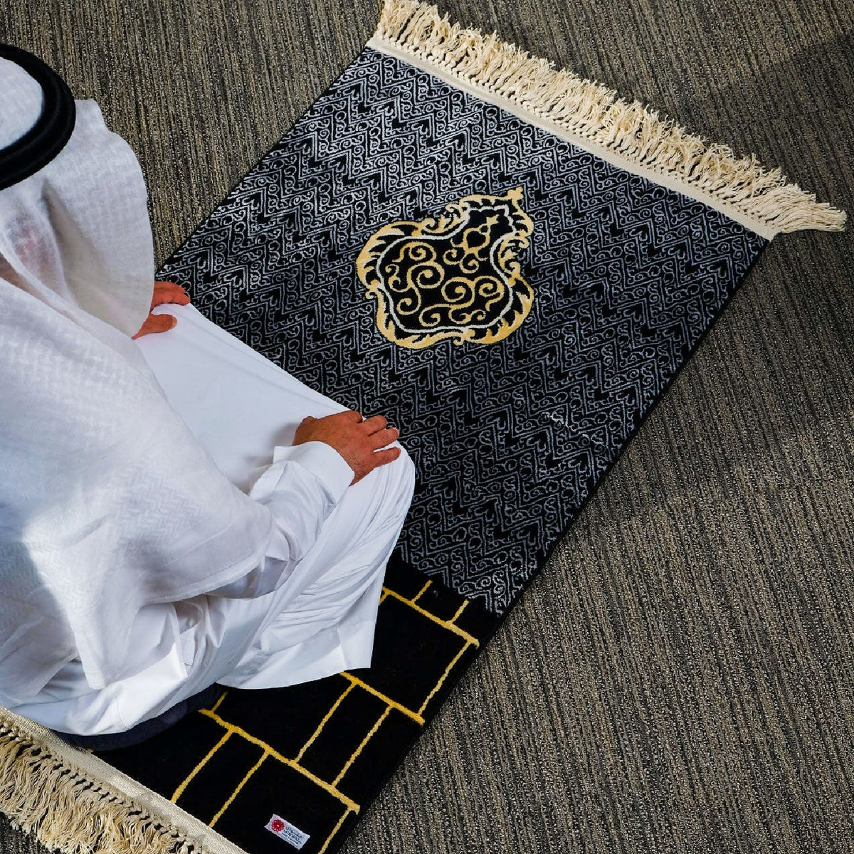 Al kaabah Wall Prayer Mat with Matching Hand Bag