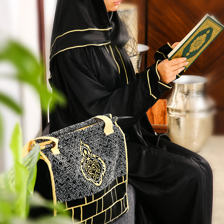 Al kaabah Wall Prayer Mat with Matching Hand Bag