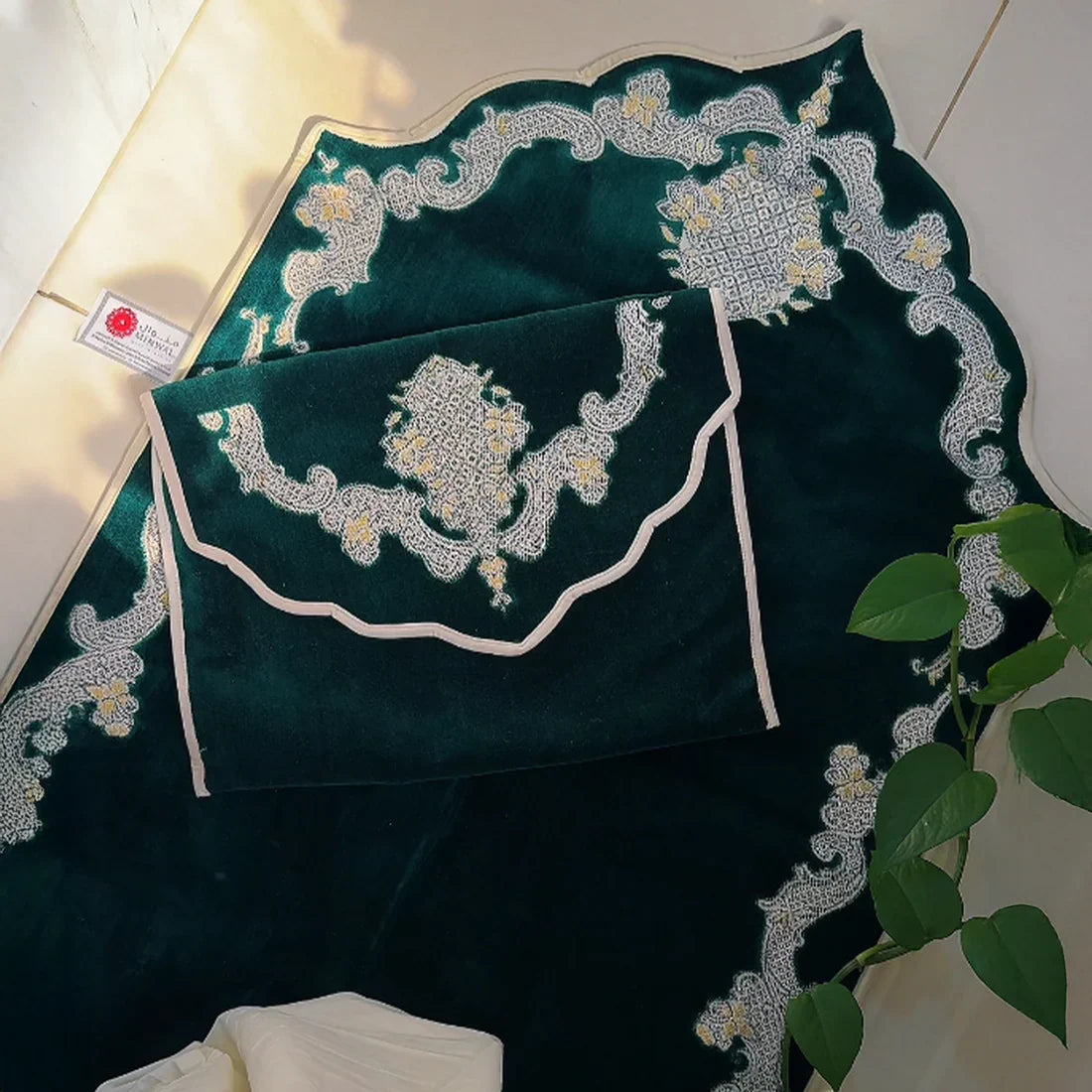 Minwal Modern Luxury Prayer Mat with Handbag
